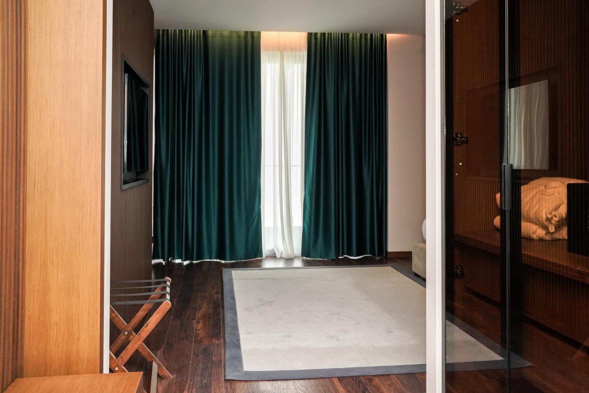 Supreme Hotel Golem  Zewnętrze zdjęcie