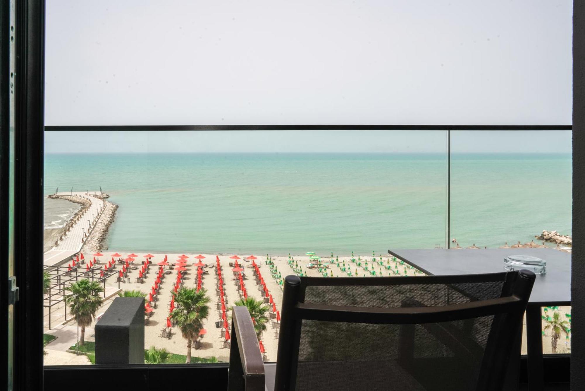 Supreme Hotel Golem  Zewnętrze zdjęcie